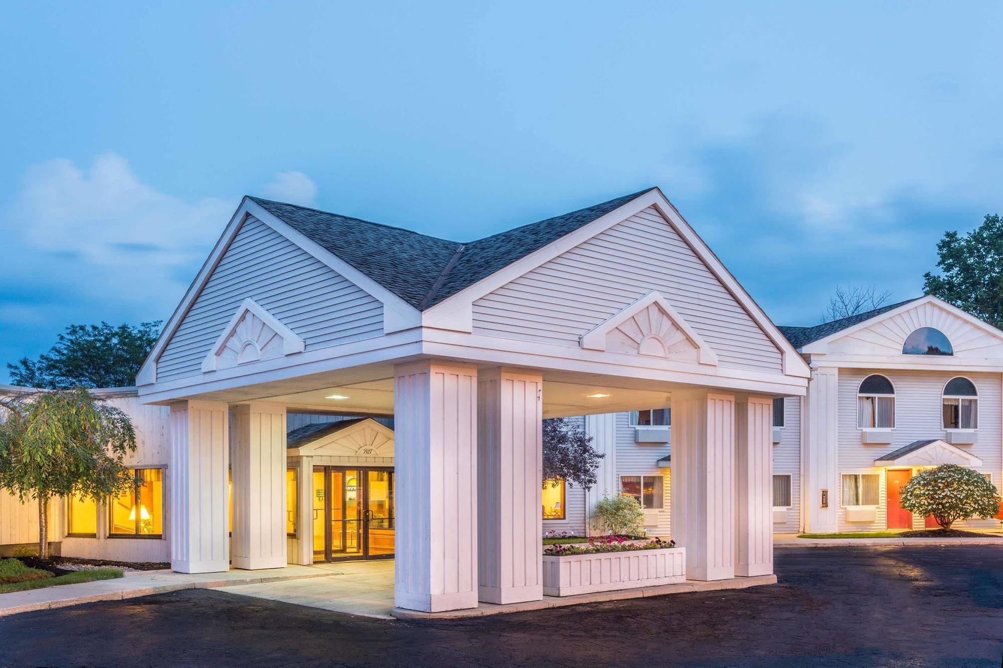 Days Inn By Wyndham Tiffin Eksteriør bilde